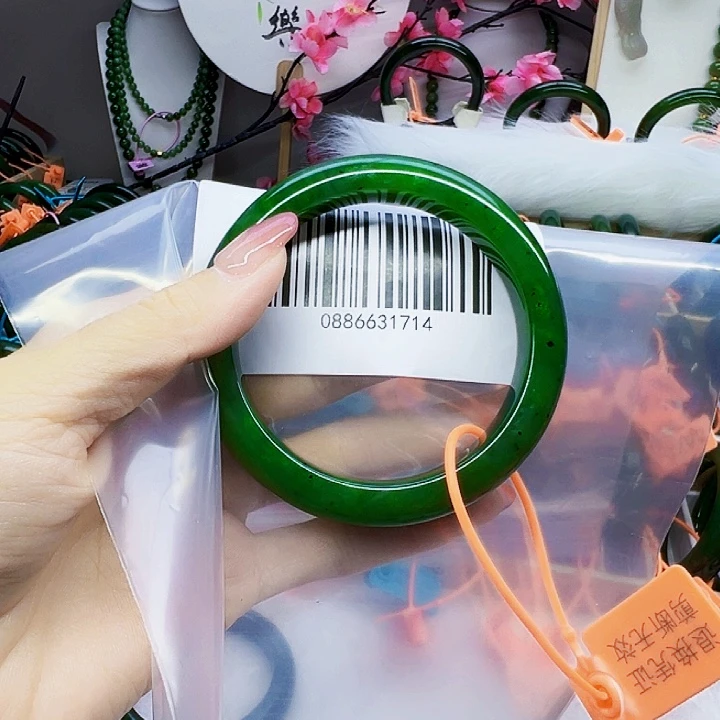 和田玉未镶嵌手镯包容