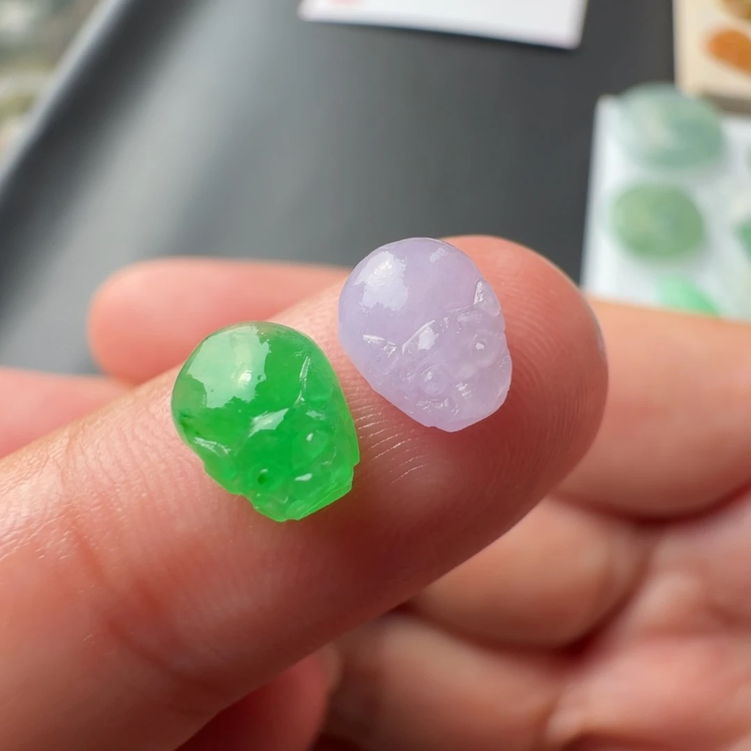定制翡翠未镶嵌冰阳绿貔貅两颗