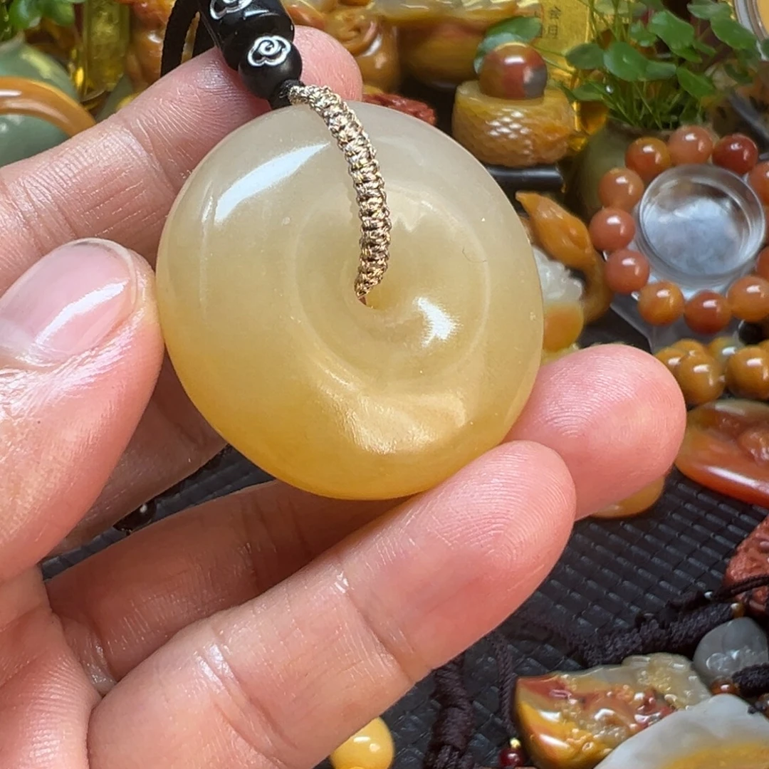 石英质玉未镶嵌颈饰