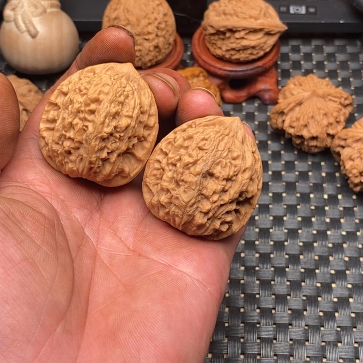 文玩核桃吊坠鸡心38
