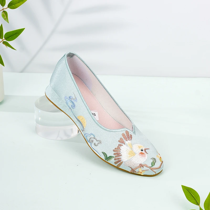 1原创民族风设计时尚百搭浅口透气立体装饰布鞋绣花鞋女723-95