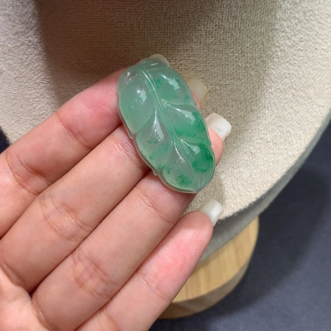 颈饰未镶嵌石英质玉（非洲翠）