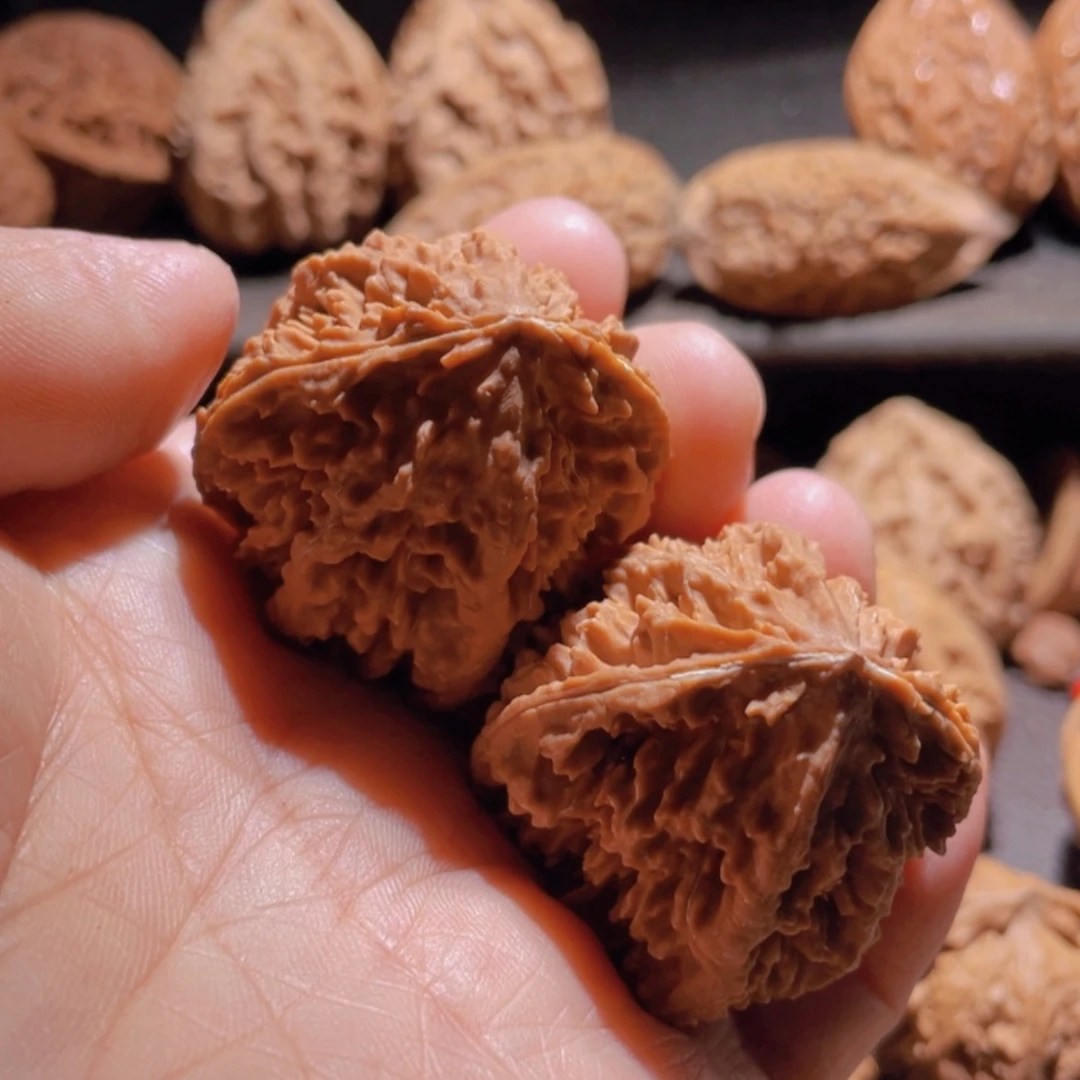 【闪购商品】文玩核桃把件韩*利东北楸子32