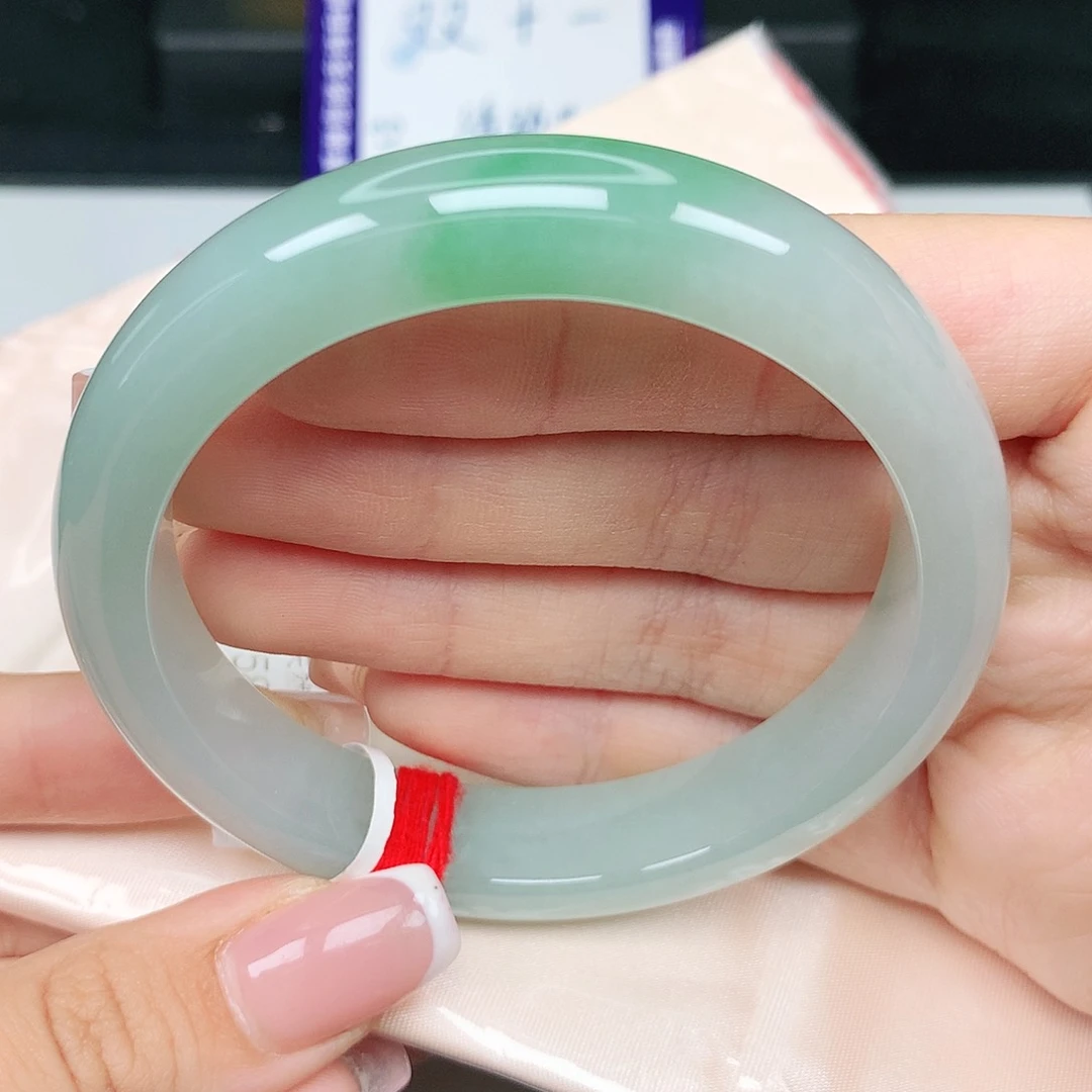 未镶嵌手镯翡翠58圈绿底飘花