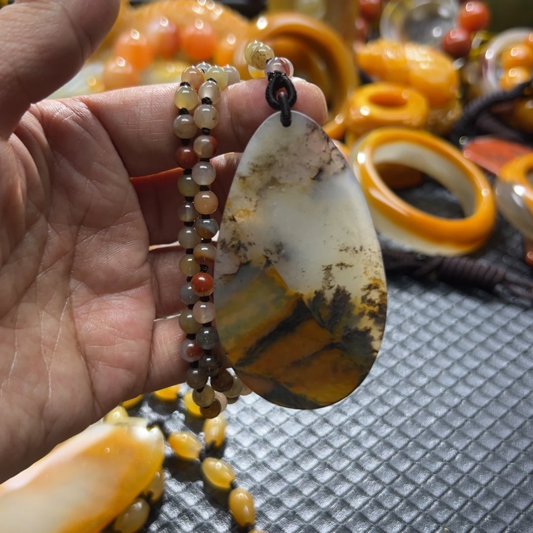 石英质玉未镶嵌颈饰