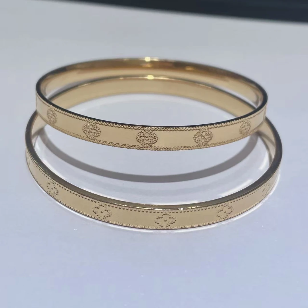 Y-6260  时尚精工四叶草手镯  + 专柜礼盒