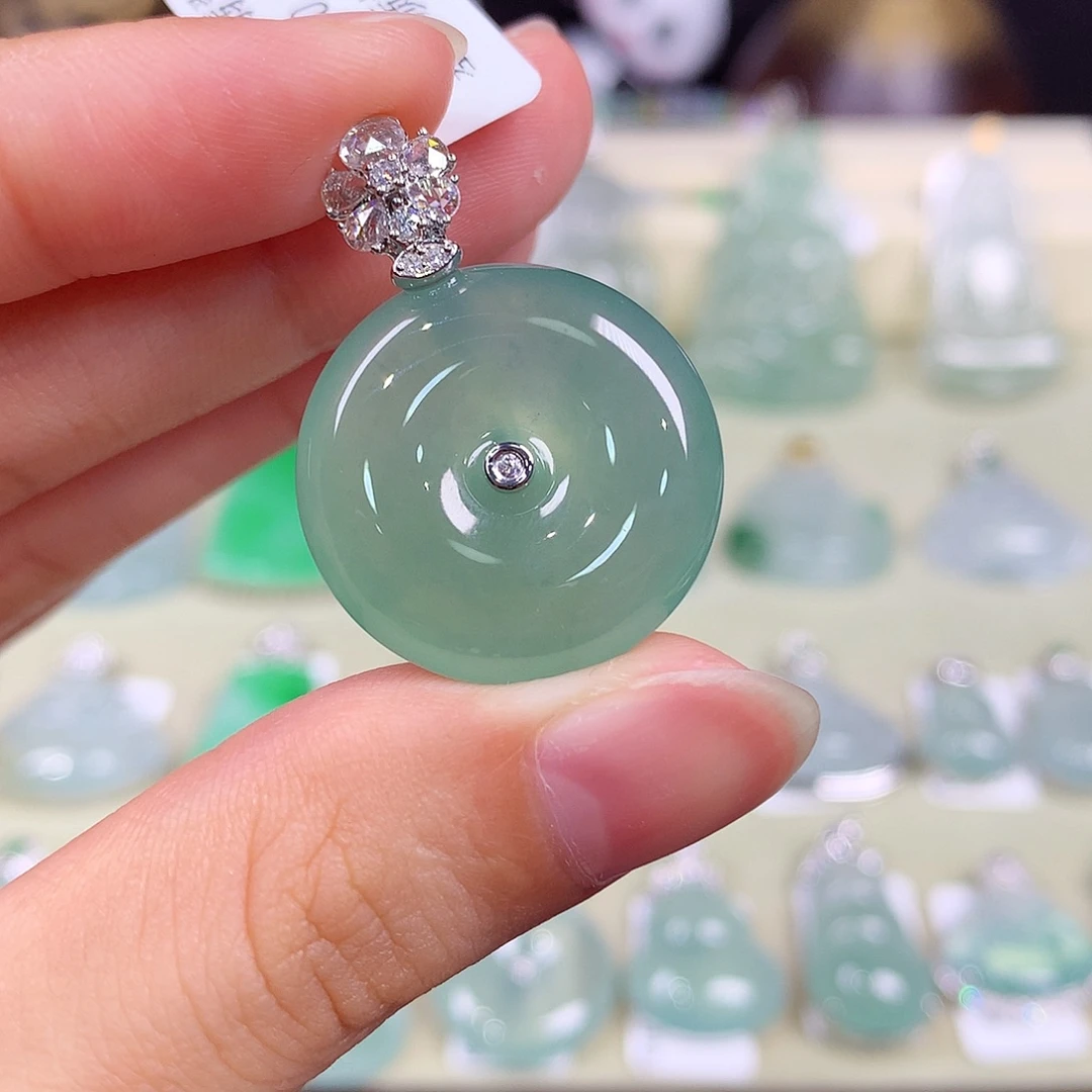 颈饰18K金镶嵌翡翠平安扣