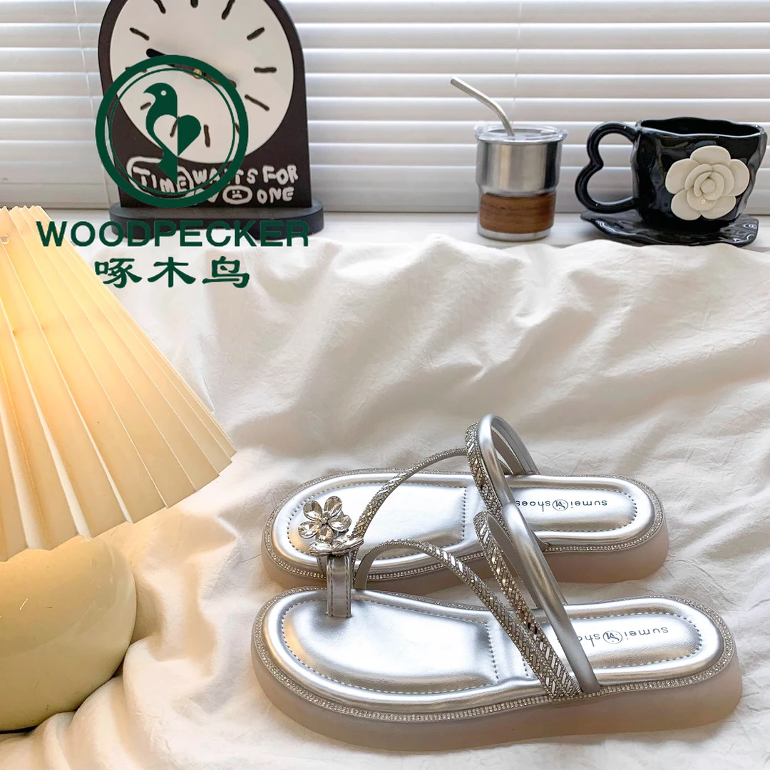 啄木鸟法式水钻平底拖鞋女夏外穿配裙子2025新款仙女风沙滩凉拖鞋