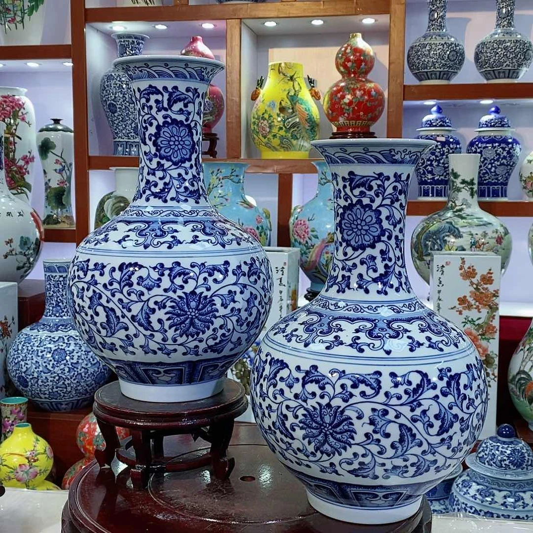 瓶手绘青花赏瓶一对