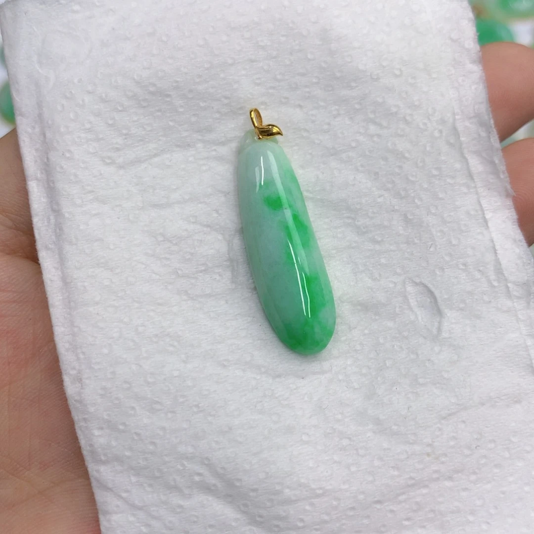 翡翠18K金镶嵌颈饰翡翠