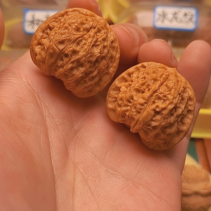 文玩核桃把件35血麒麟