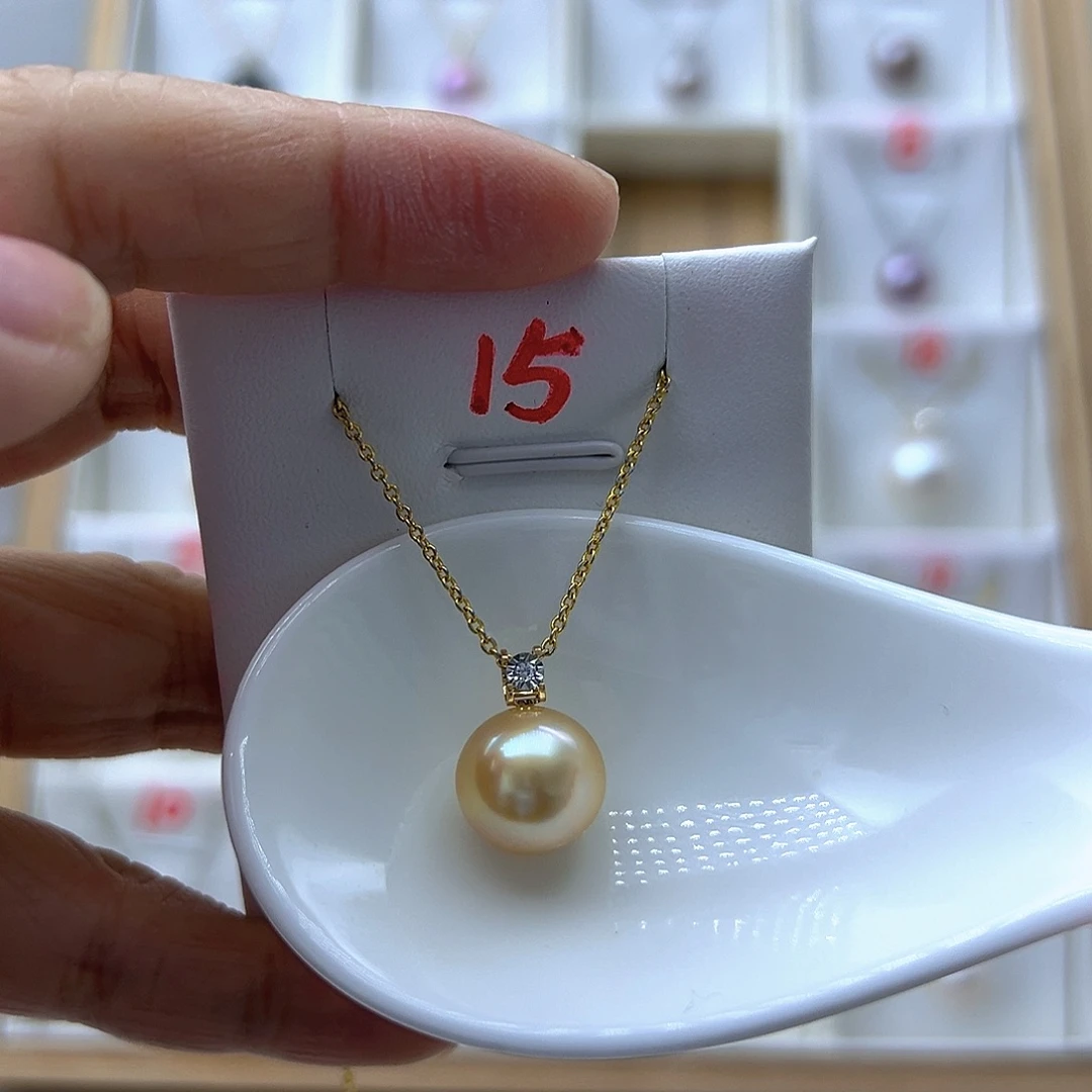 18K金镶嵌吊坠(赠链)海水珍珠