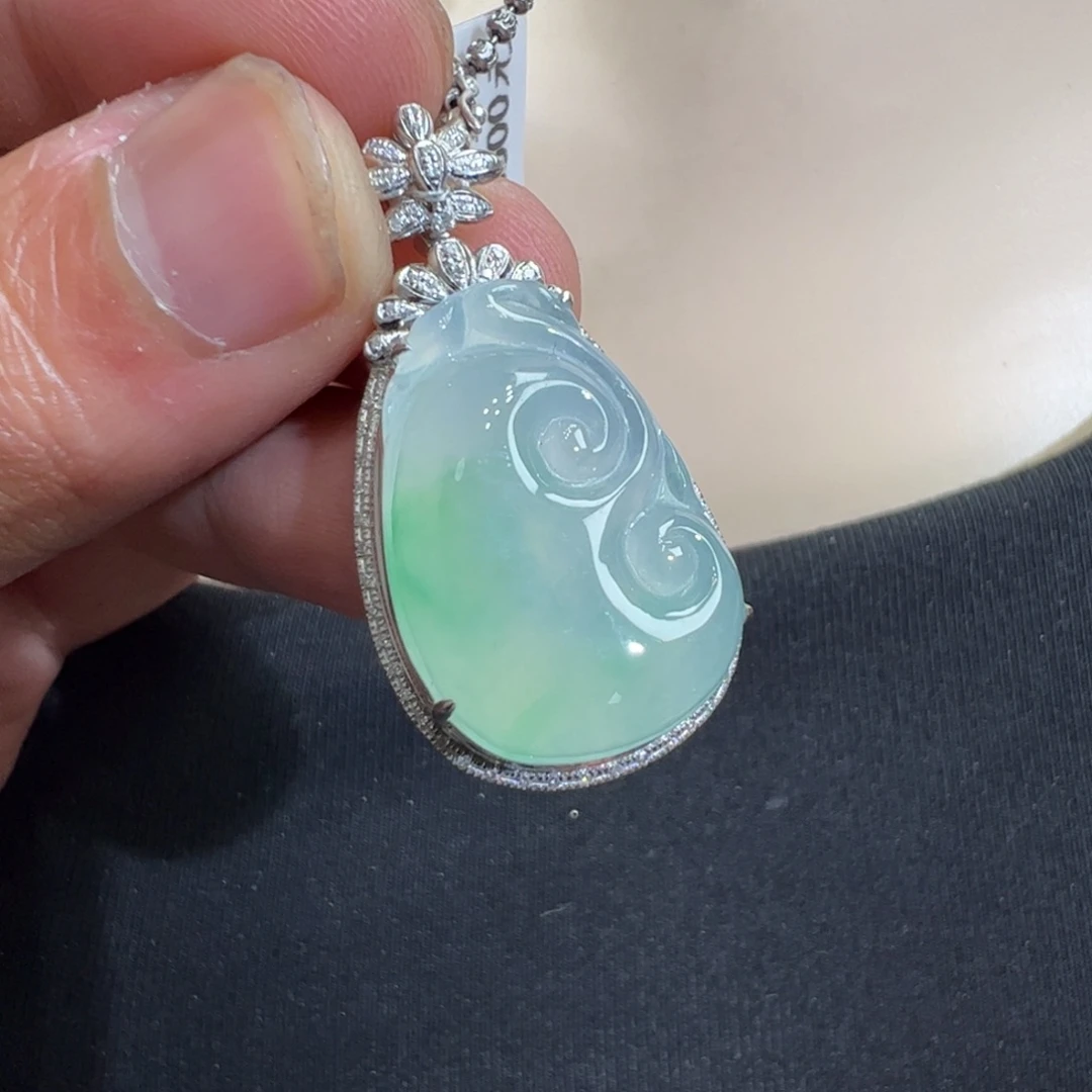 翡翠吊坠(不含链)18K金镶嵌