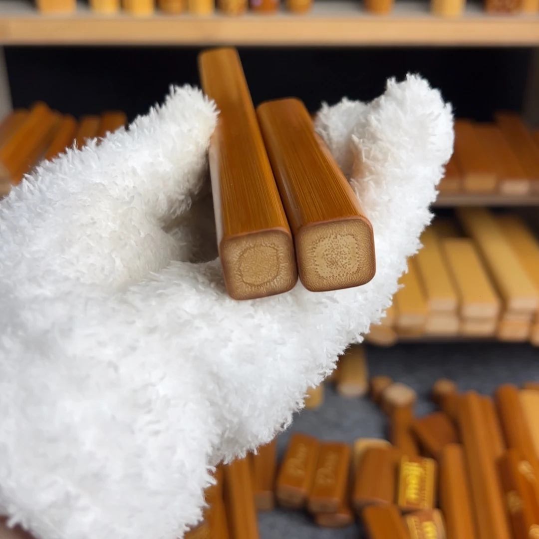 一****红方刻带杆子玫瑰➕右边刻醒狮字平安喜乐