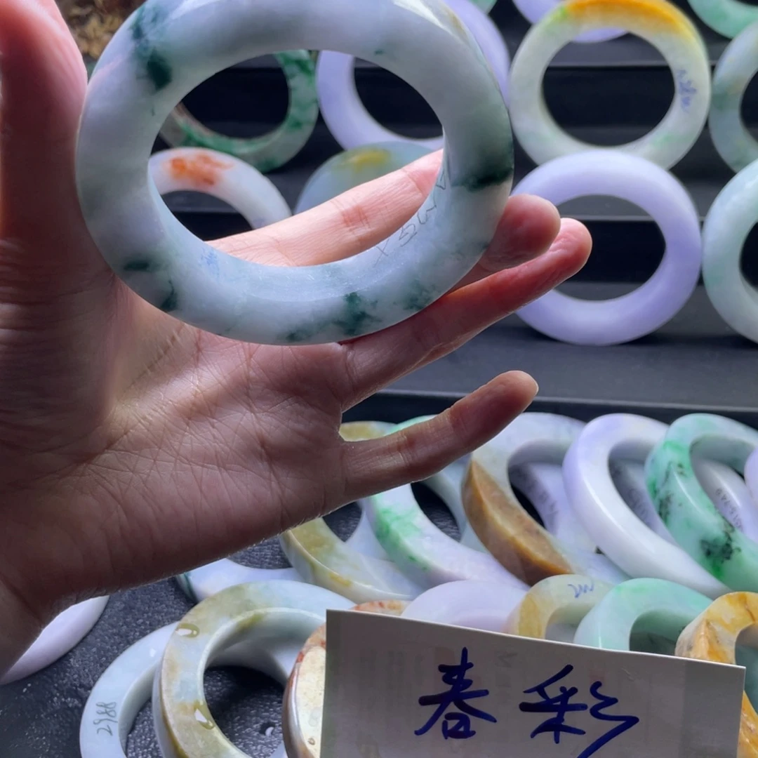 定制翡翠未镶嵌翡翠手镯