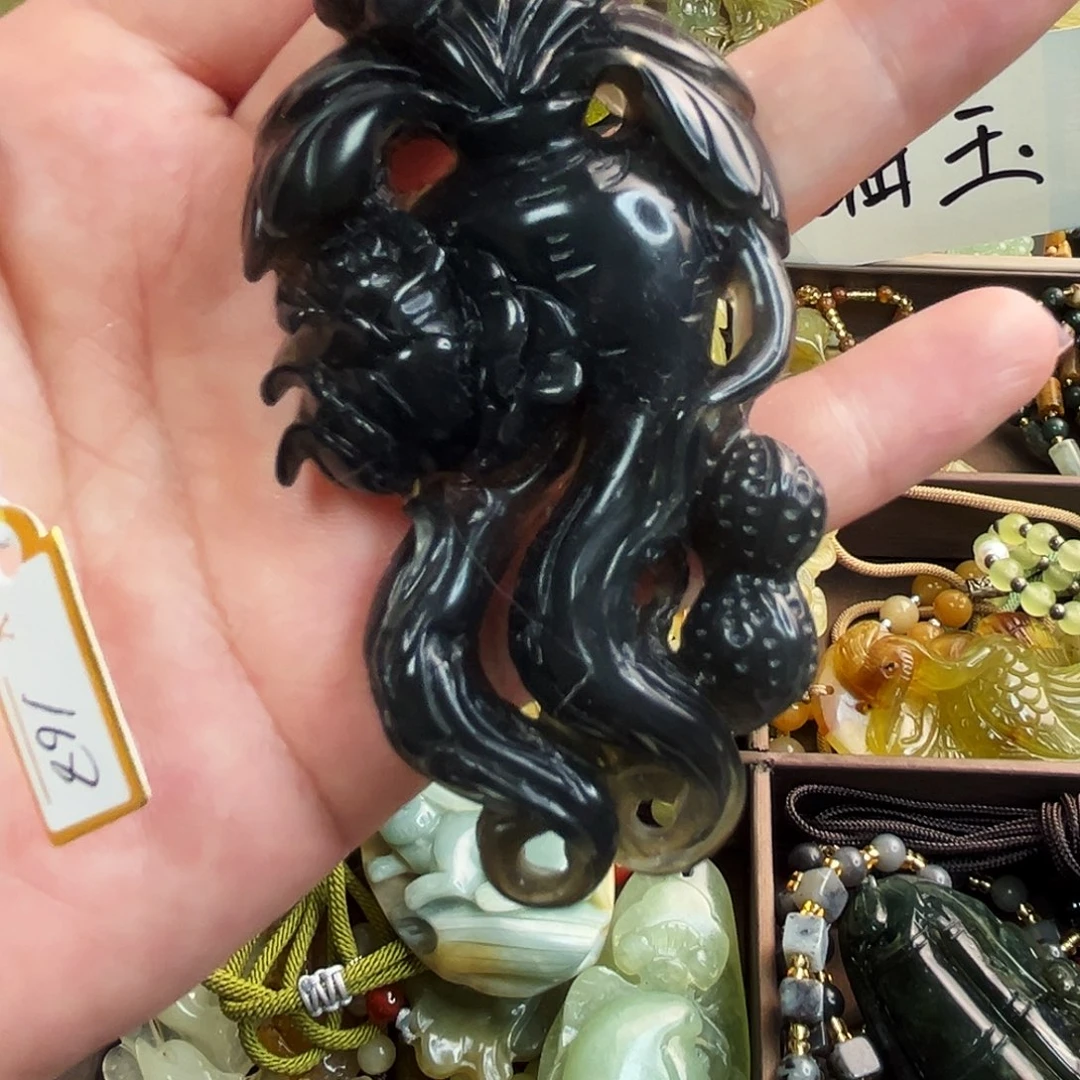 蛇纹石玉颈饰未镶嵌