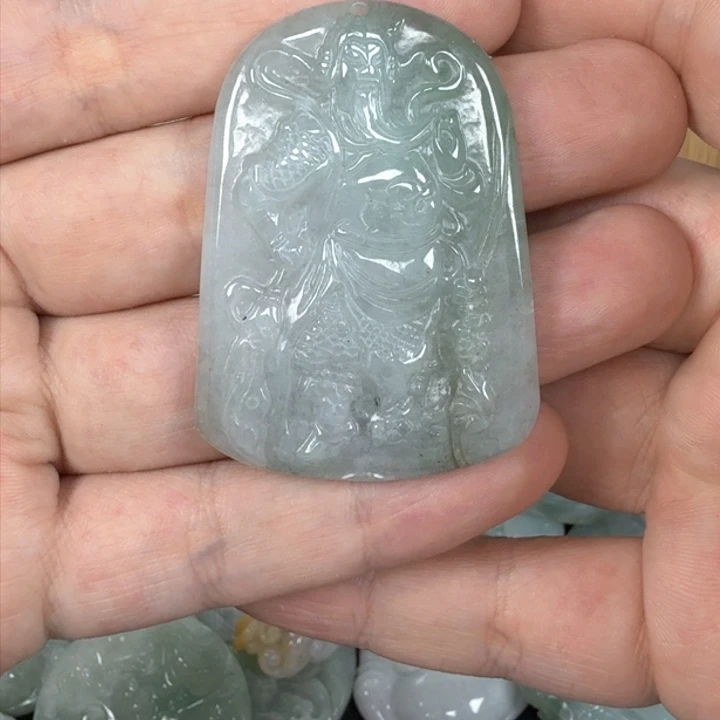 翡翠挂件未镶嵌翡翠