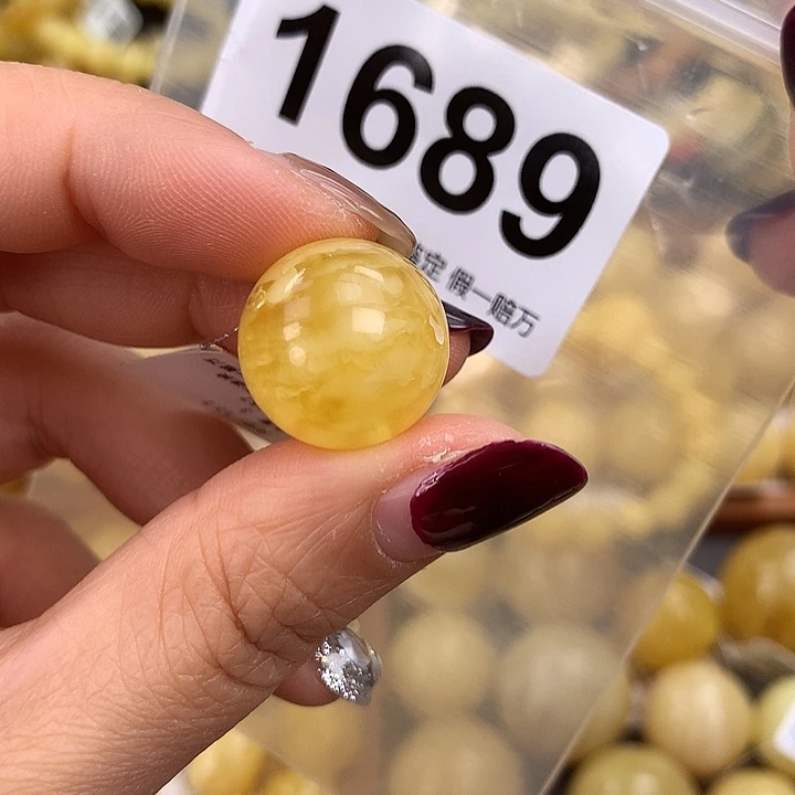 蜜蜡未镶嵌珠宝奇石