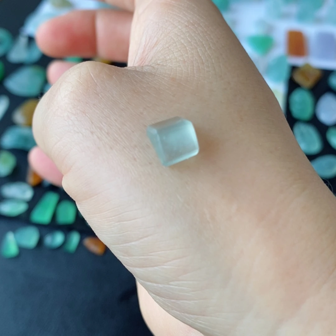 定制翡翠未镶嵌切割面。