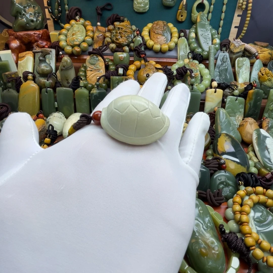 岫岩老玉（透闪石质玉）未镶嵌颈饰