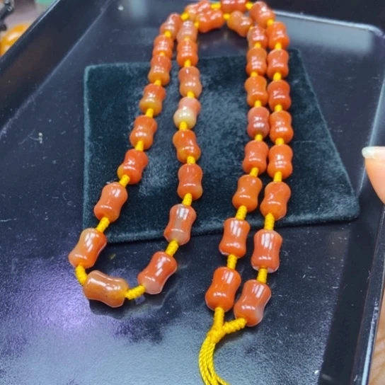 石英质玉(黄龙玉)未镶嵌颈饰