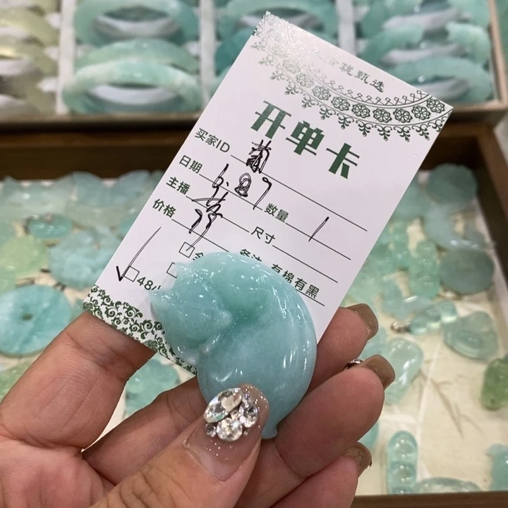 蛇纹石玉未镶嵌手镯葡**酒