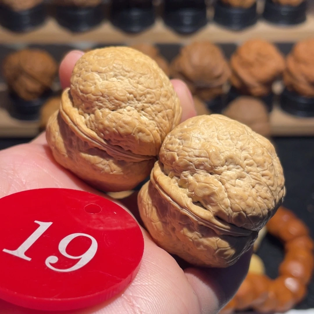 极品方尊元宝核桃37。