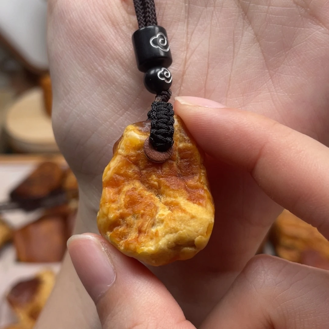 未镶嵌琥珀珠宝奇石