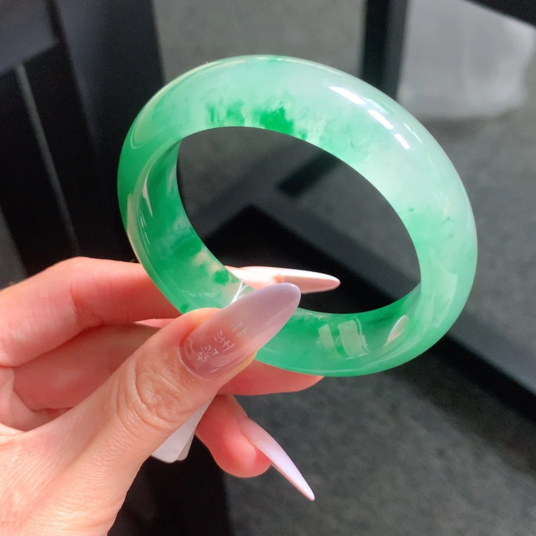 云***＆石英质玉未镶嵌手镯