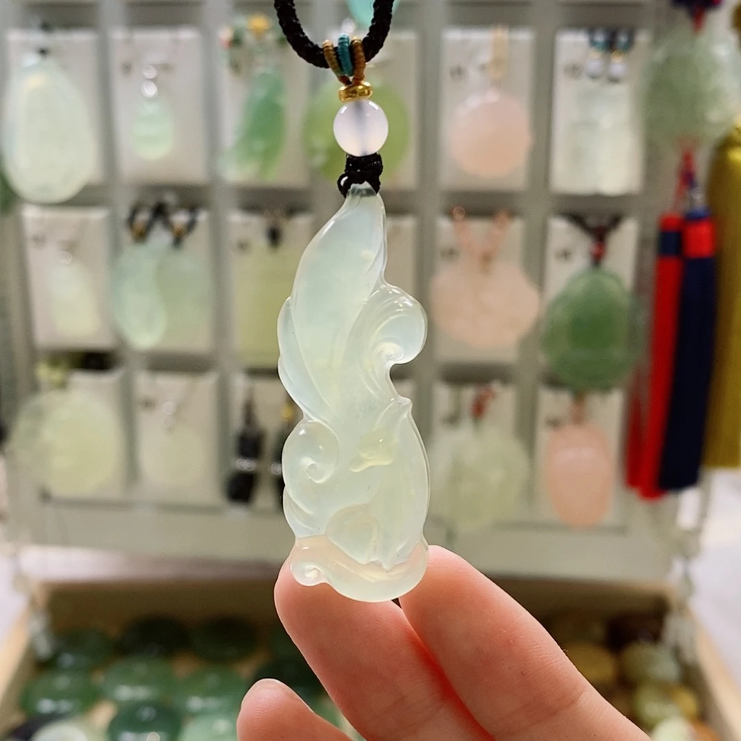 未镶嵌蛇纹石玉颈饰
