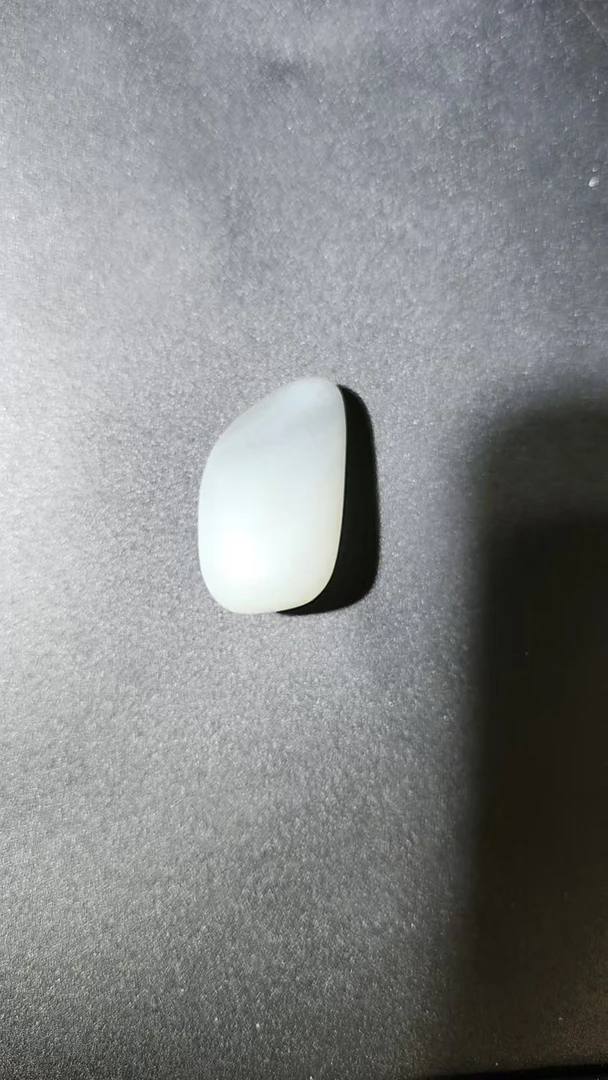 巴依哥精美和田玉18.3