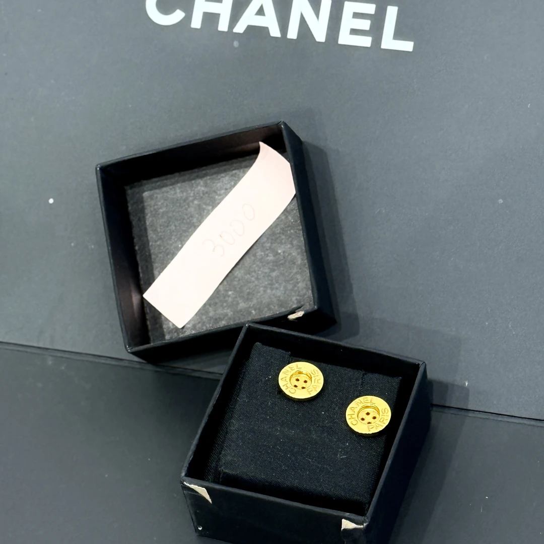 95新 Chanel/香奈儿 夏七中古/金色纽扣耳钉 3000