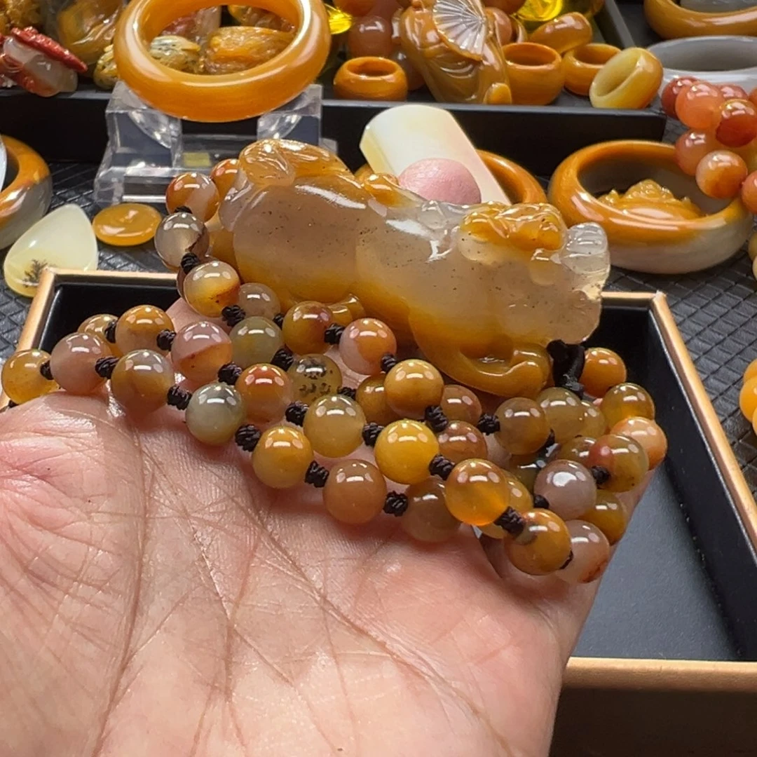 石英质玉未镶嵌颈饰
