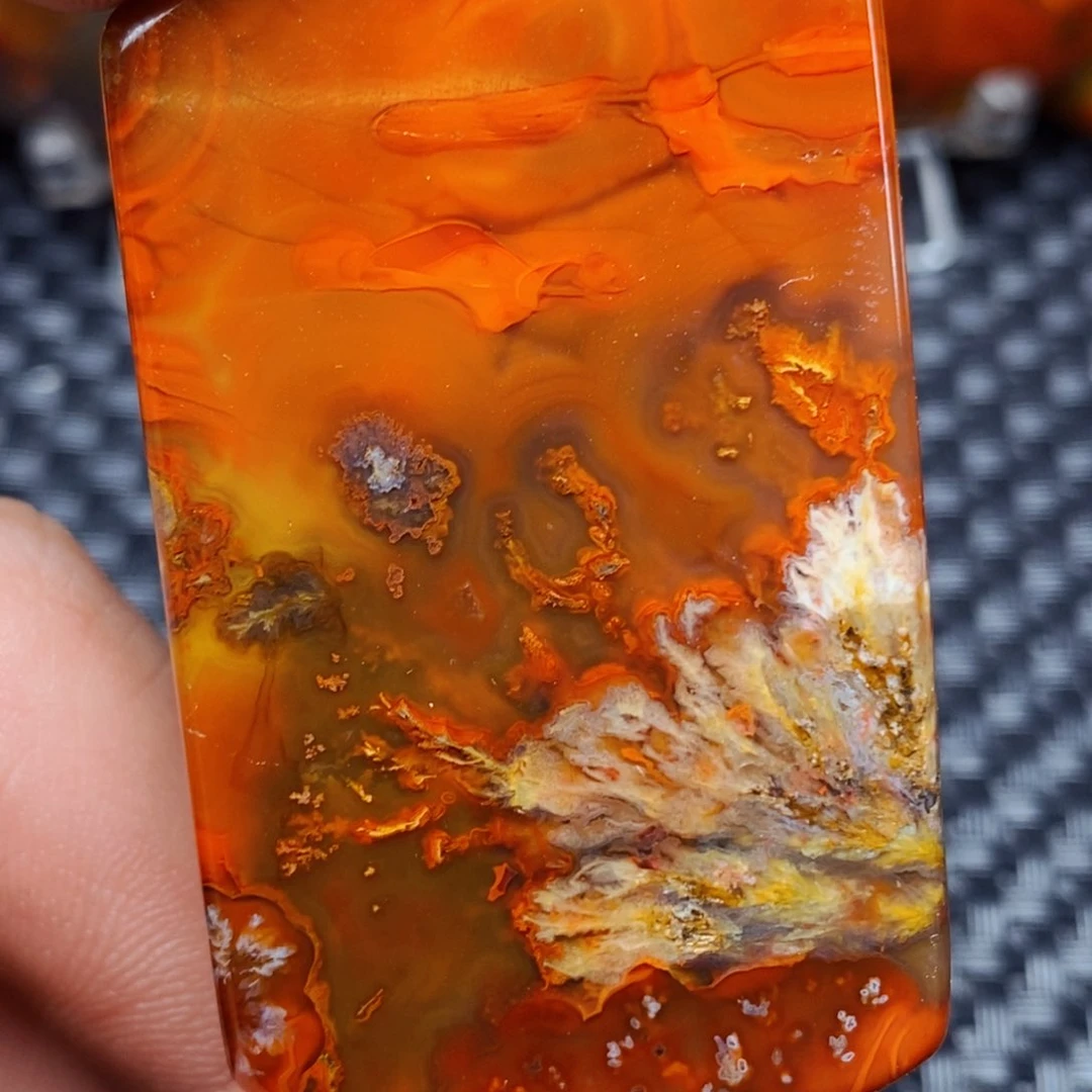 玛瑙/玉髓吊坠(不含链)未镶嵌富**?