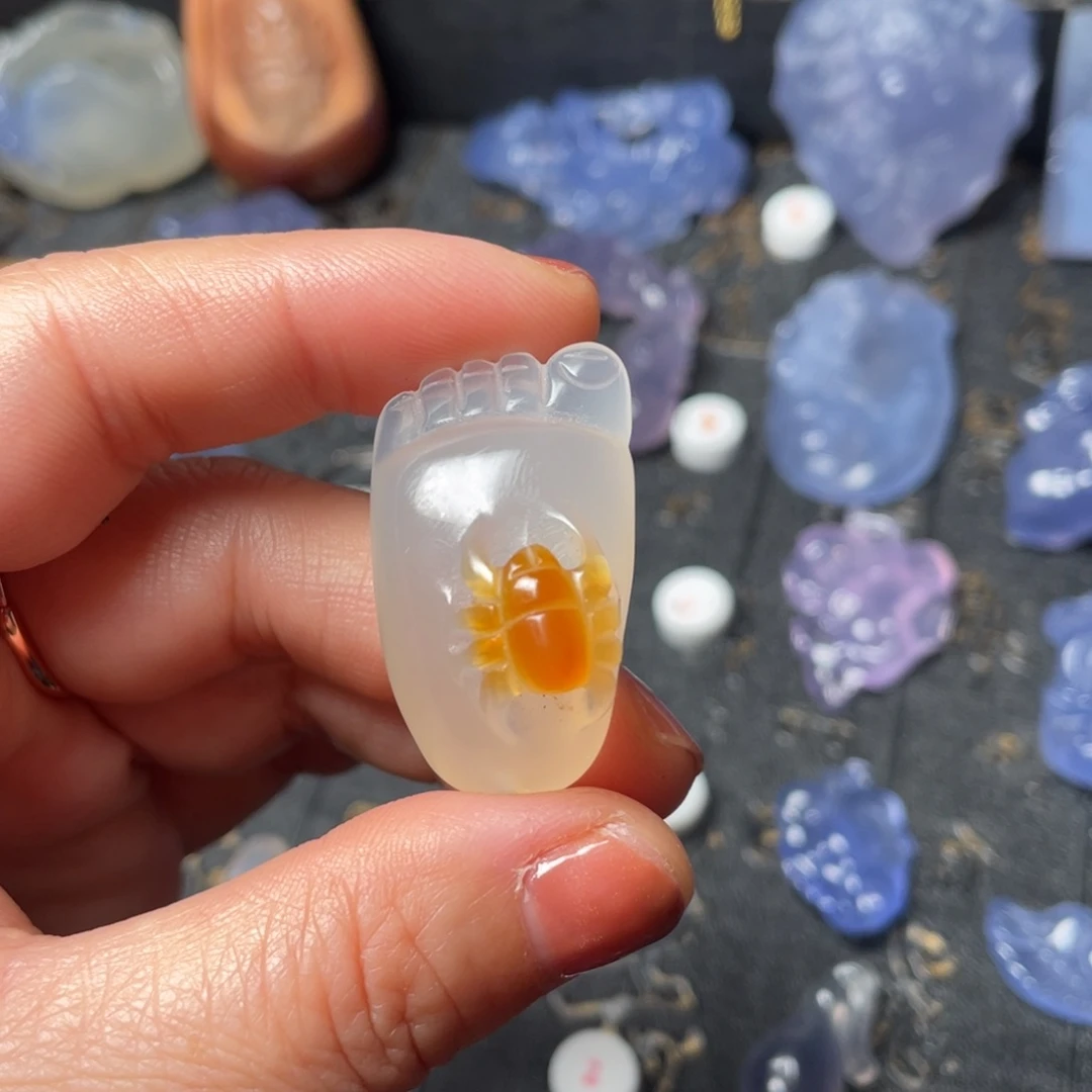 玛瑙/玉髓未镶嵌颈饰知足常乐