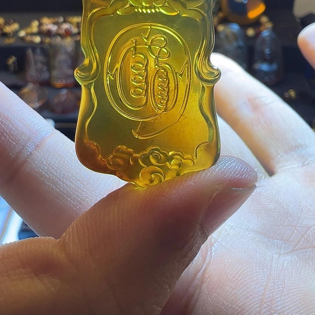 琥珀未镶嵌颈饰金光讳