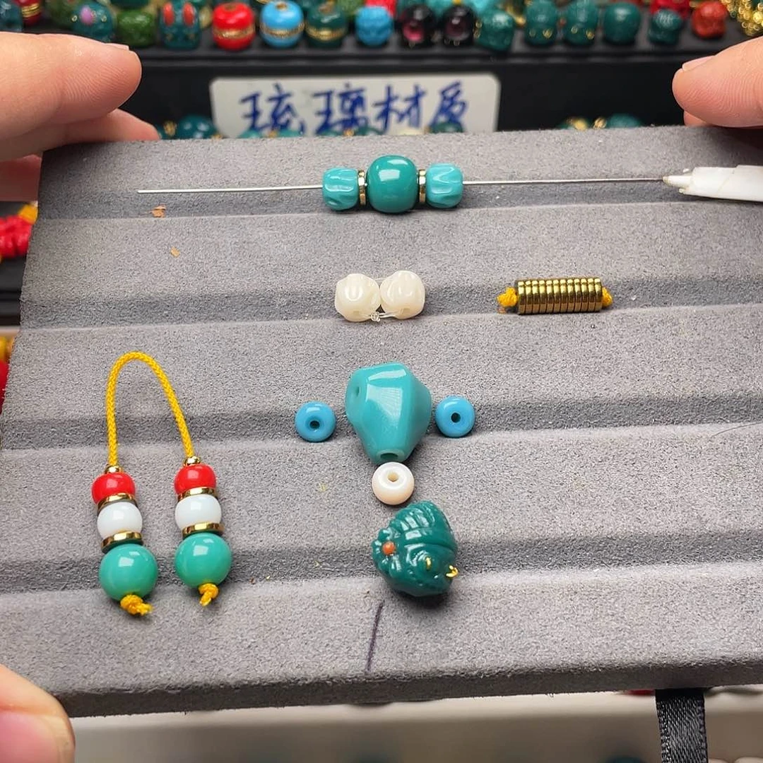 琉璃颈饰琉璃材质