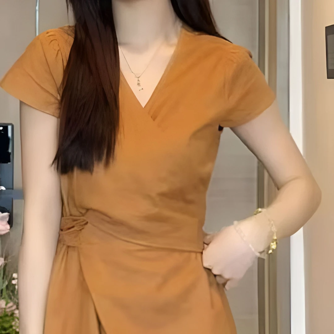 法式气质修身V领连衣裙女2025夏季新款温柔风绑带收腰显瘦中长裙