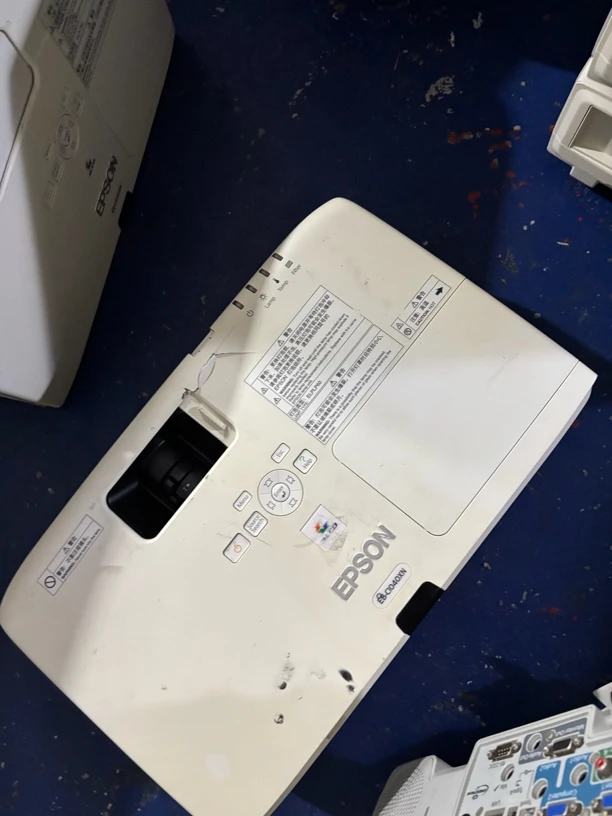 9新  二手 爱普生壳破投影仪 运费自理