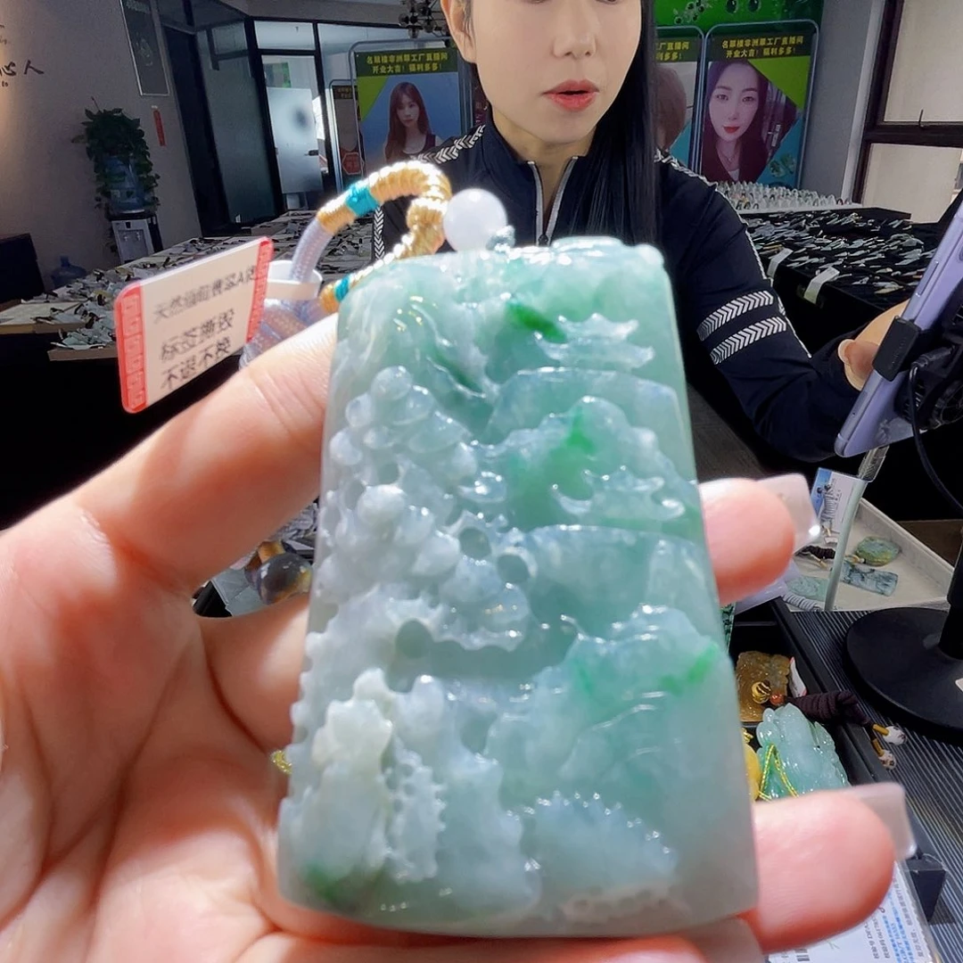 颈饰未镶嵌翡翠一个