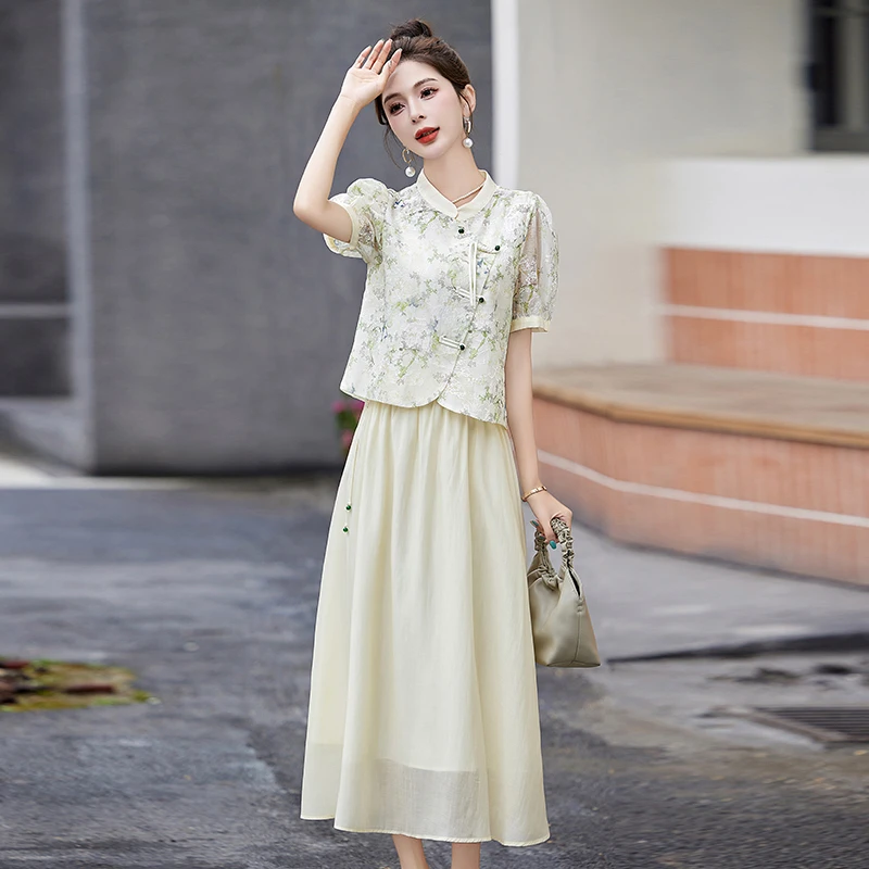 今年流行套装裙2025夏季新款高级感气质新中式绣花盘扣半身裙套装