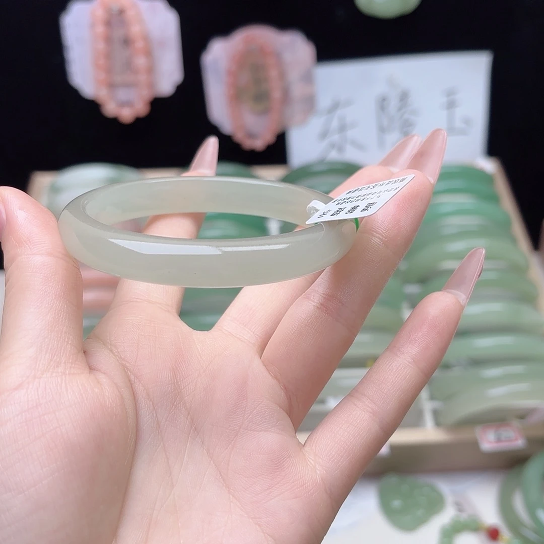 石英质玉未镶嵌手镯60