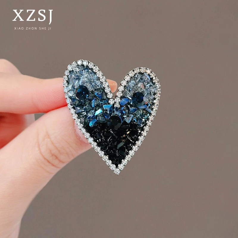铜锆石胸针 手工镶嵌水晶爱心别针女士新款轻奢精致胸花大衣配饰