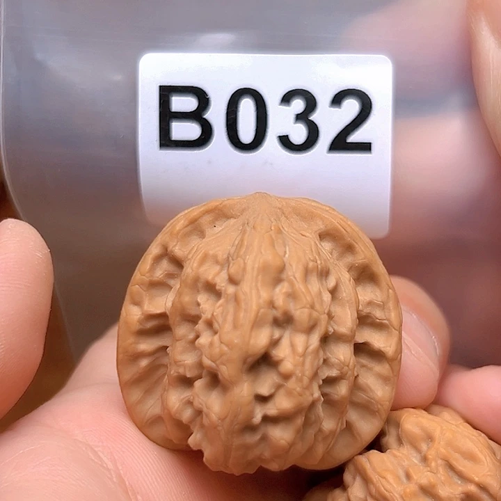 文玩核桃吊坠38野狼