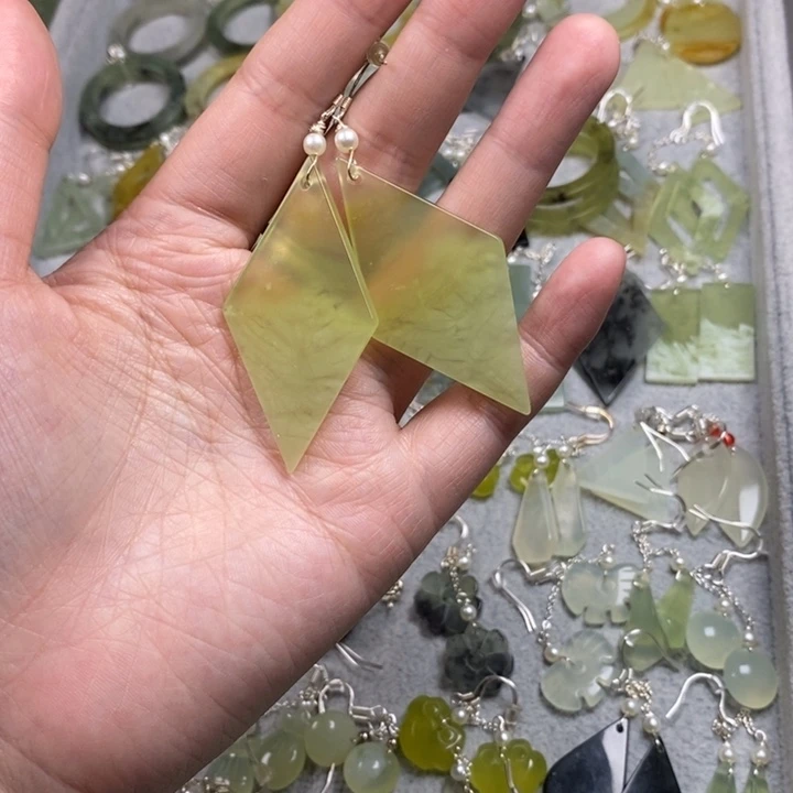 健***丽蛇纹石玉未镶嵌挂件耳饰耳环项链