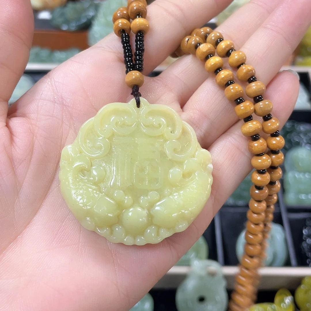 蛇纹石玉颈饰合金