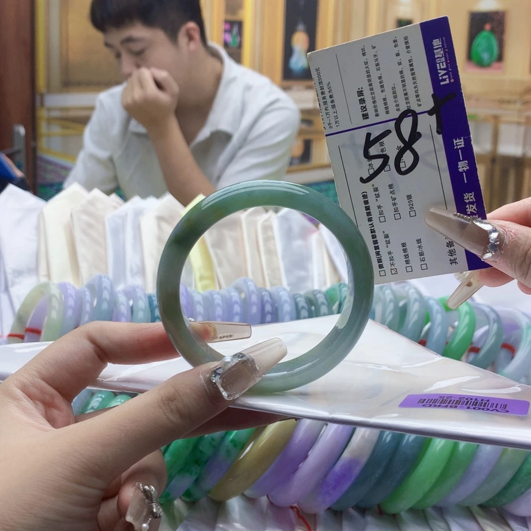 翡翠未镶嵌手镯jj