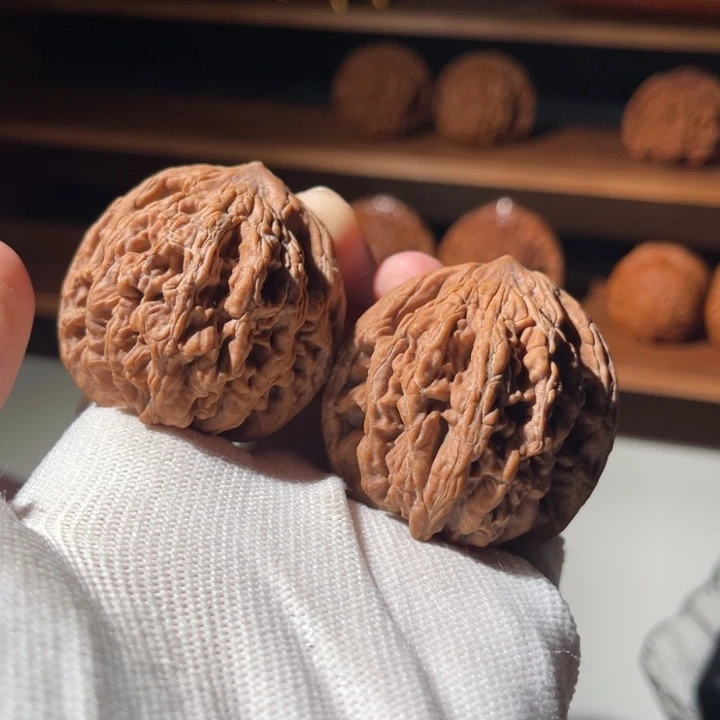 文玩核桃把件黄**儿41 麦穗虎头全品，不面试