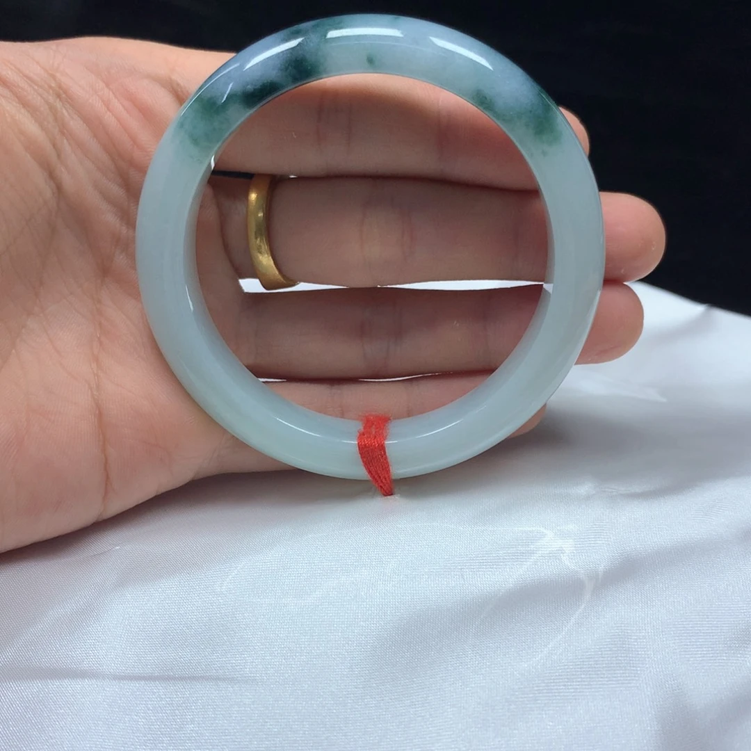 翡翠未镶嵌手镯（圆镯）55.6