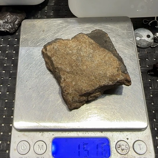 花岗石铁合金来自撒哈拉沙漠沙